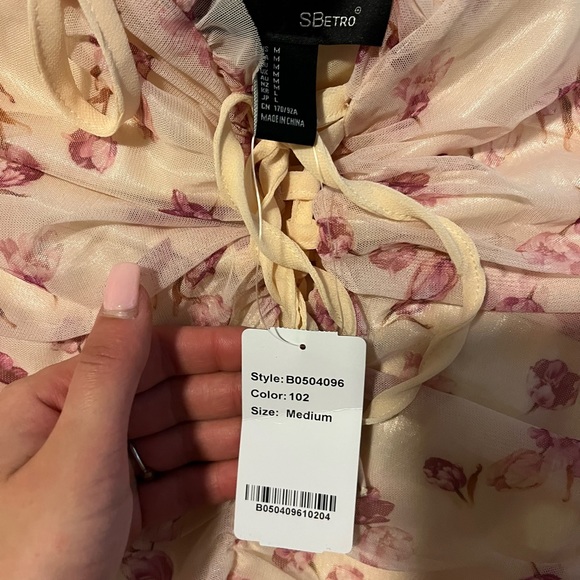 Nwt Roses ruched dress - Picture 2 of 4